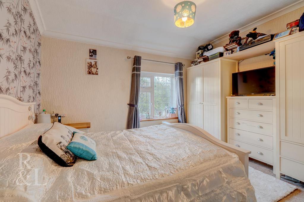 Moira Close (13).png