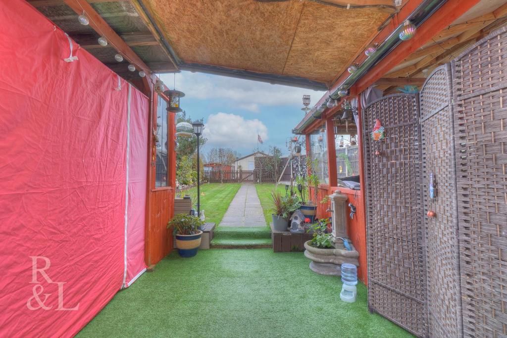 Moira Close (22).png