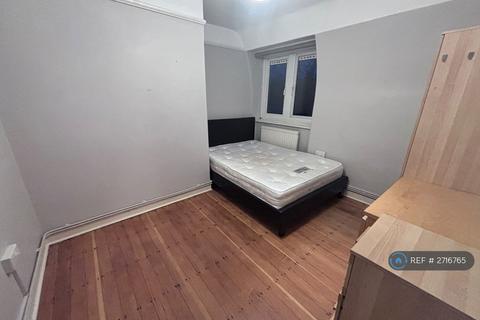4 bedroom maisonette to rent, Lostock House, London, SW8