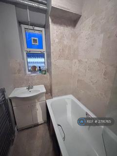 4 bedroom maisonette to rent, Lostock House, London, SW8