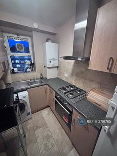 4 bedroom maisonette to rent, Lostock House, London, SW8