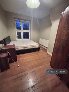 4 bedroom maisonette to rent, Lostock House, London, SW8