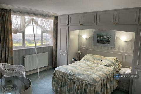 2 bedroom flat to rent, Marine Drive, Brighton, BN2