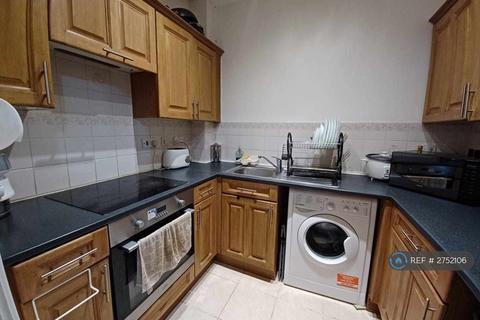 2 bedroom flat to rent, Madison Heights, Hounslow, TW3