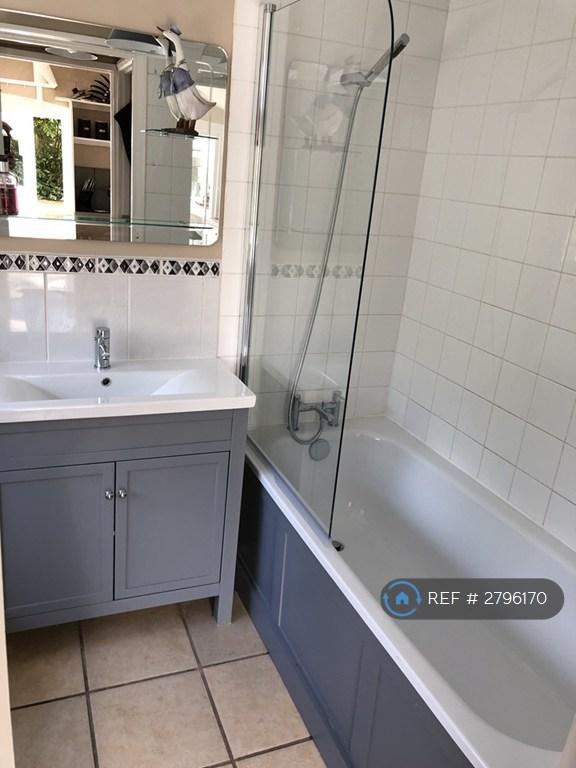 Bathroom Off Side Of Kitchen