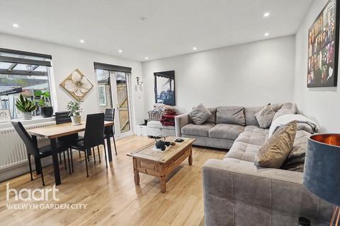 3 bedroom terraced house for sale, Deerswood Avenue, Hatfield
