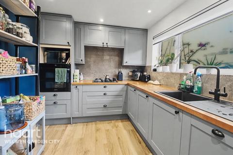 3 bedroom terraced house for sale, Deerswood Avenue, Hatfield