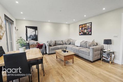 3 bedroom terraced house for sale, Deerswood Avenue, Hatfield