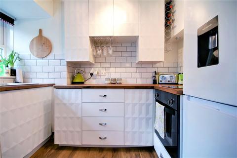 1 bedroom end of terrace house for sale, Rowhurst Avenue, Surrey KT15
