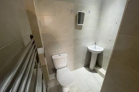 3 bedroom terraced house to rent, Homefield Road, HA8