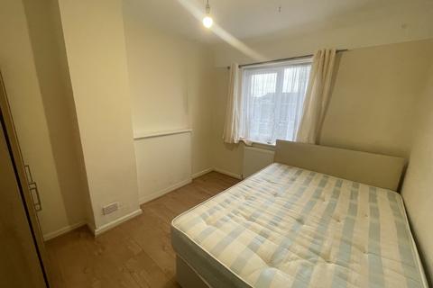 3 bedroom terraced house to rent, Homefield Road, HA8
