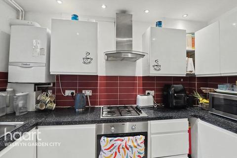 3 bedroom end of terrace house for sale, Jasmine Gardens, Hatfield