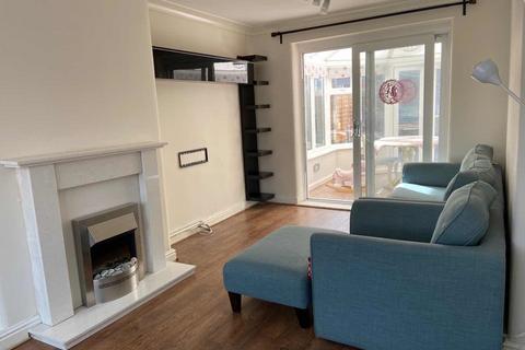 3 bedroom semi-detached house to rent, Broomhall Road, Swinton M27