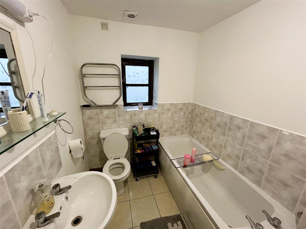 F Bathroom.jpeg