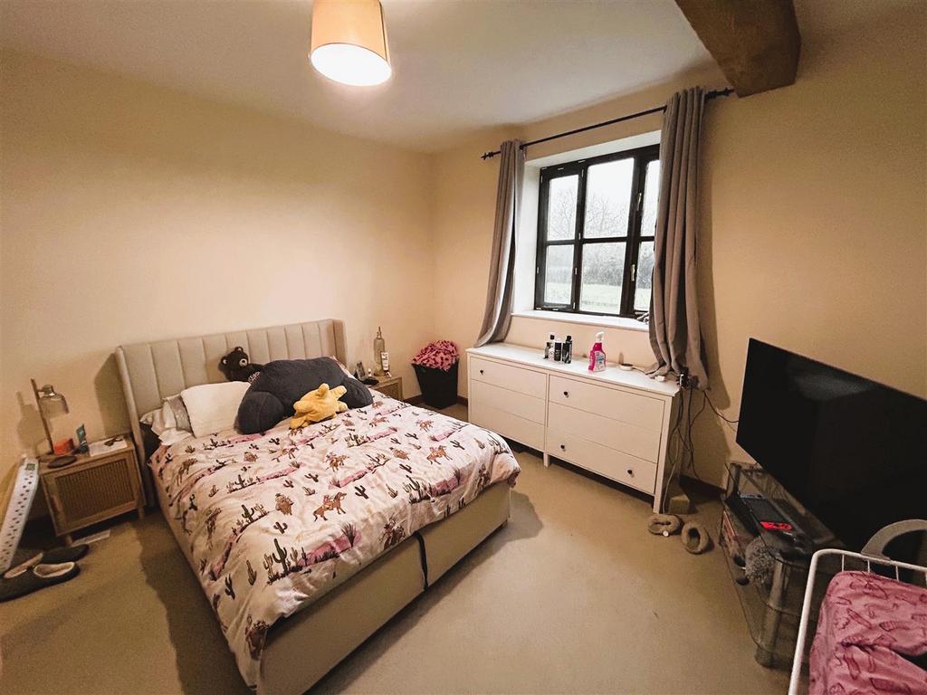 J Bedroom 3.jpeg