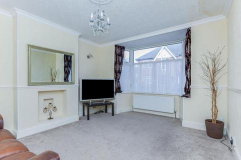 3 bedroom terraced house to rent, Cobham Avenue, London, KT3
