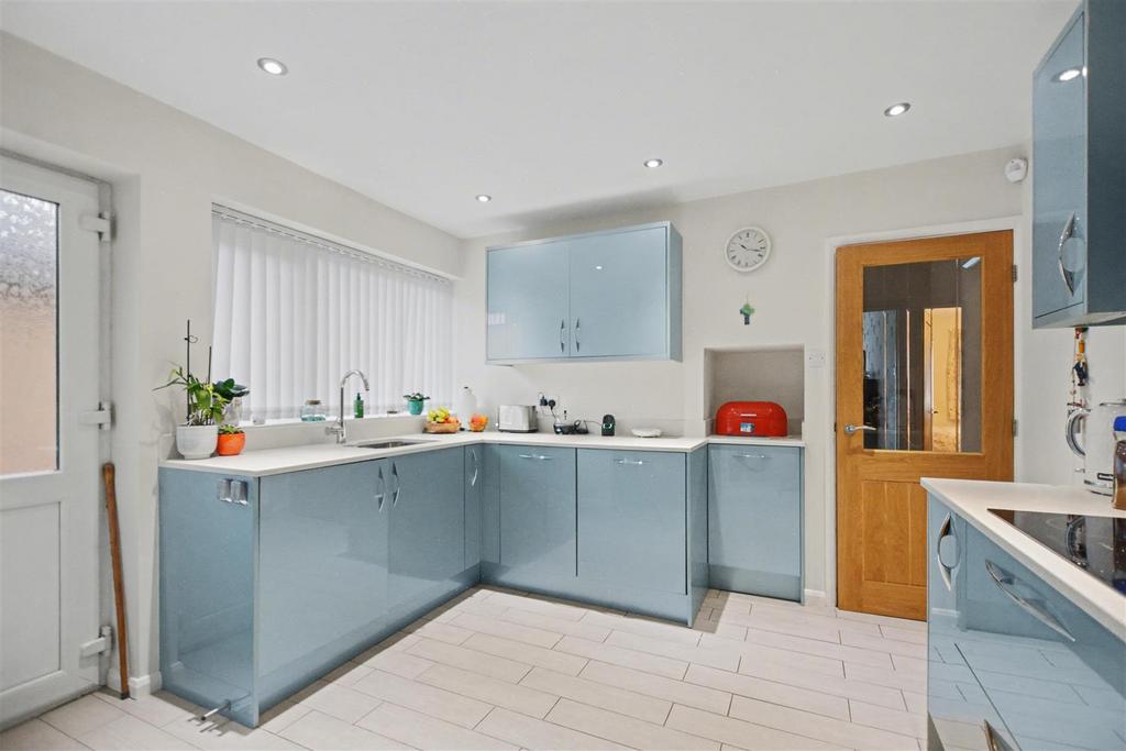 Kitchen 1.jpeg