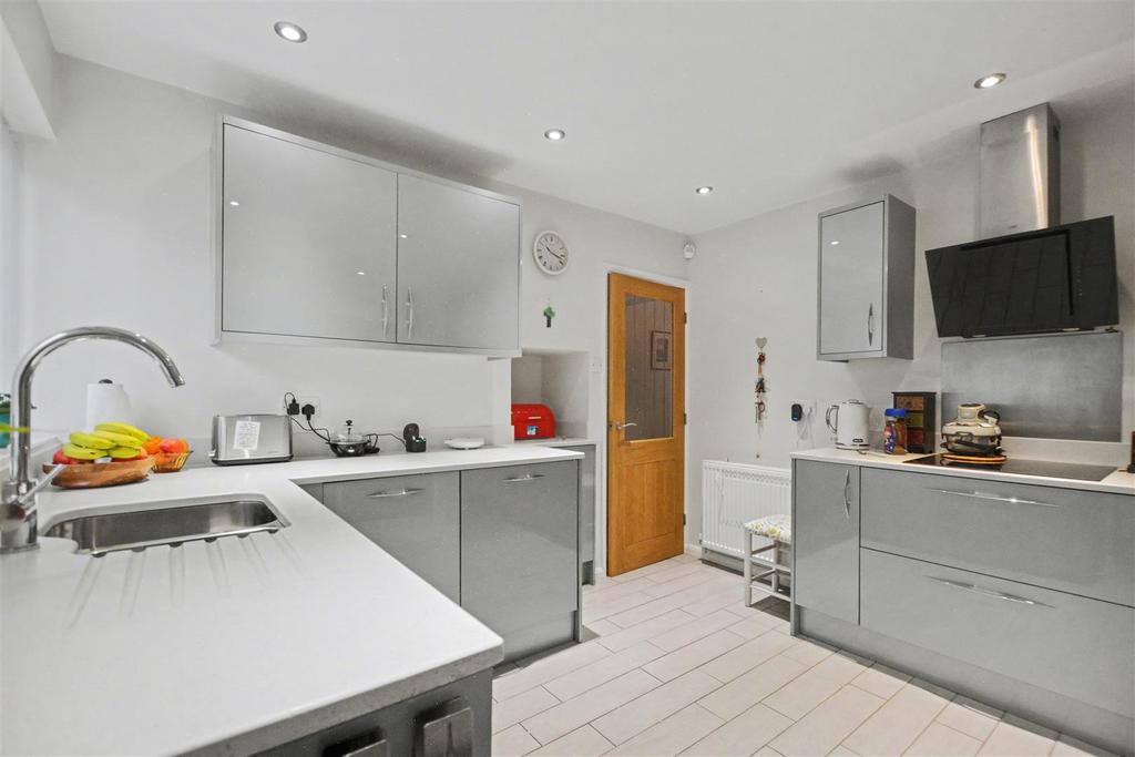Kitchen 3.jpeg