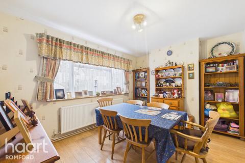 3 bedroom semi-detached house for sale, Mawney Road, Romford