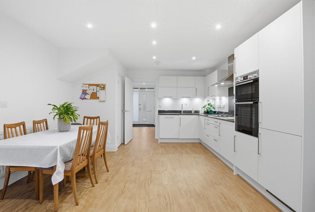 Kitche/Dining Area