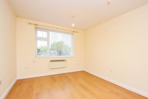 2 bedroom apartment to rent, Davyhulme Circle, Davyhulme, Manchester, M41