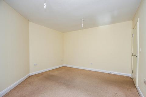 2 bedroom apartment to rent, Davyhulme Circle, Davyhulme, Manchester, M41