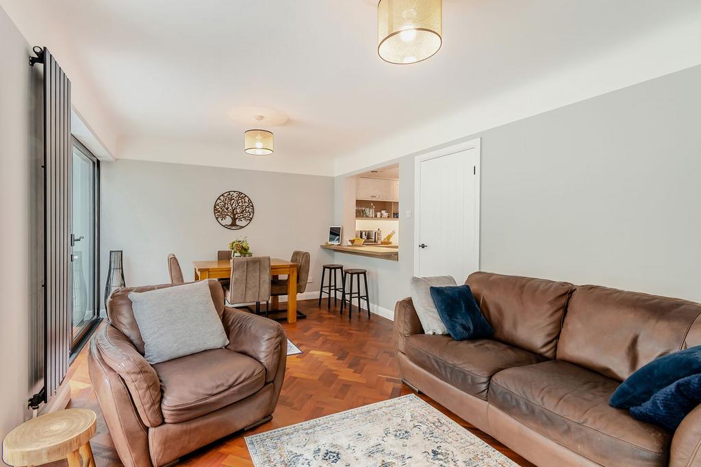 Lounge/ dining room