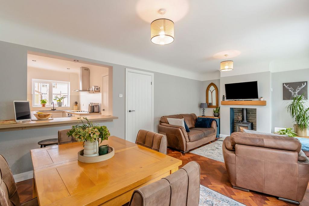 Lounge/ dining room