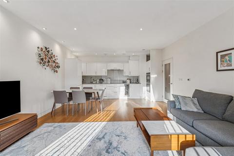 2 bedroom flat to rent, Merlin House