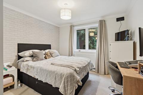 1 bedroom ground floor flat for sale, Northwood HA6