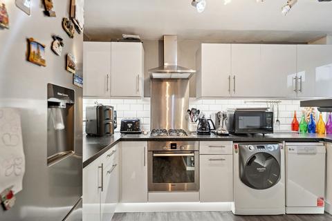 1 bedroom ground floor flat for sale, Langton Grove, Northwood HA6