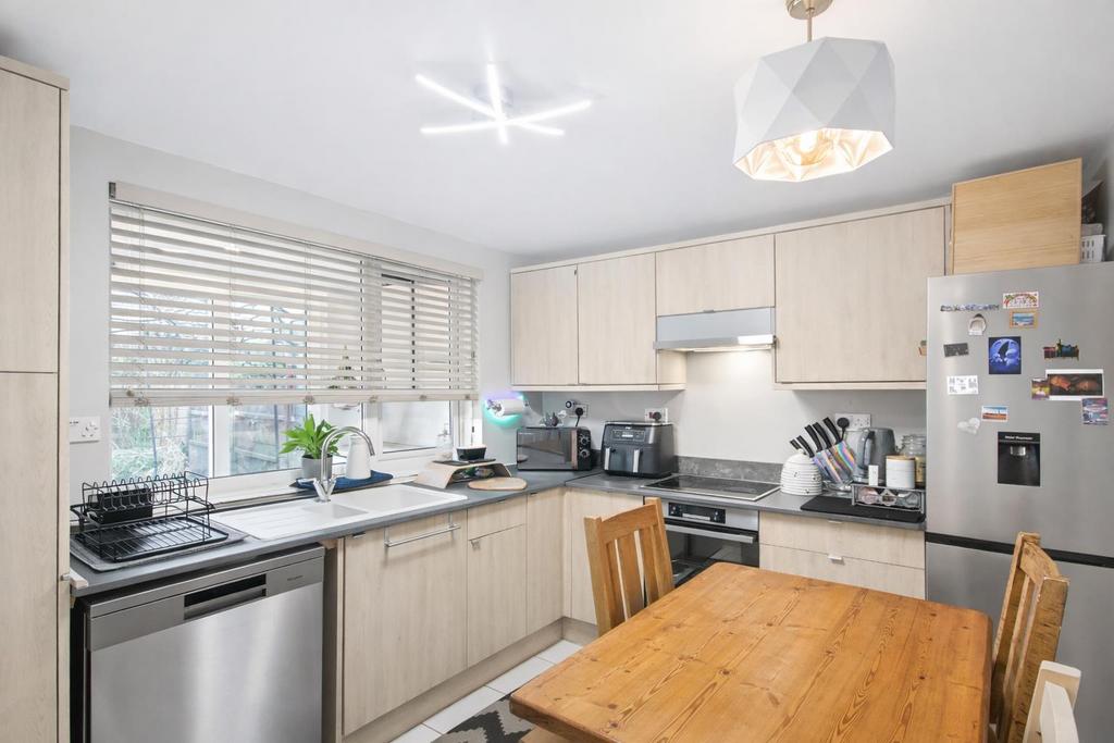Kitchen 2.png