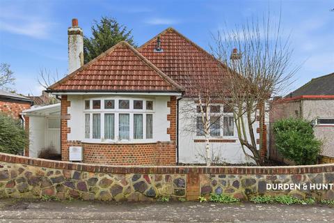 2 bedroom detached bungalow for sale, Rushmere Avenue, Upminster, RM14