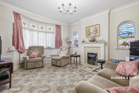 2 bedroom detached bungalow for sale, Rushmere Avenue, Upminster, RM14