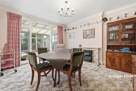 2 bedroom detached bungalow for sale, Rushmere Avenue, Upminster, RM14