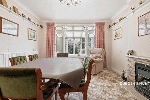 2 bedroom detached bungalow for sale, Rushmere Avenue, Upminster, RM14