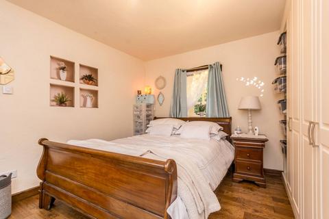 1 bedroom detached house to rent, Chobham, GU24, Woking, GU24