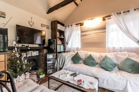 1 bedroom detached house to rent, Chobham, GU24, Woking, GU24