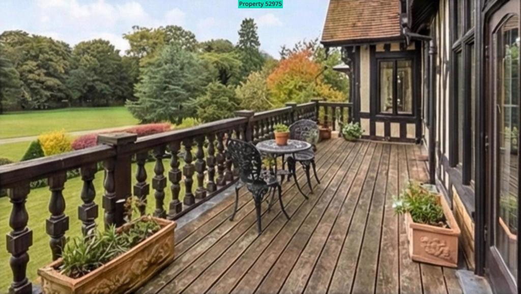 Balcony and view of the grounds