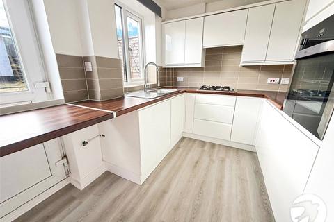 3 bedroom terraced house to rent, Cornwallis Avenue, Gillingham, Kent, ME7
