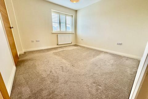 3 bedroom end of terrace house to rent, Birchin Lane, Cheshire CW5
