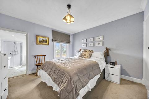 2 bedroom semi-detached house for sale, Shaftesbury Road, Romford, RM1