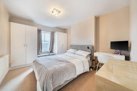 1 bedroom flat for sale, Balham High Road, Balham, London, SW12