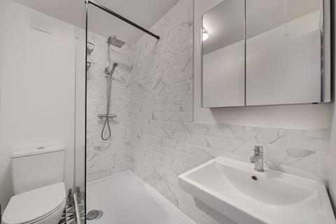 1 bedroom flat for sale, Balham High Road, Balham, London, SW12