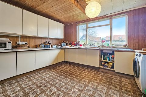 2 bedroom bungalow for sale, Highfields Caldecote, Cambridge CB23