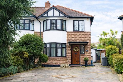 Earls Hall Avenue, Southend-on-sea, SS2