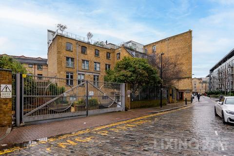 undefined, Gowers Walk, Aldgate East, E1