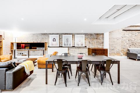 undefined, Gowers Walk, Aldgate East, E1