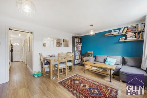 undefined, High Road, London N11