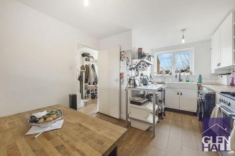 3 bedroom maisonette for sale, High Road, London N11
